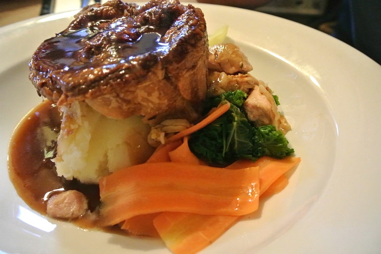 Tollgate Inn Holt review meat pie