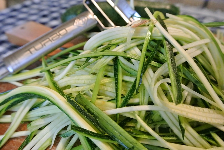 Courgetti low carb healthy vegetable pasta alternative recipe julienne slicer