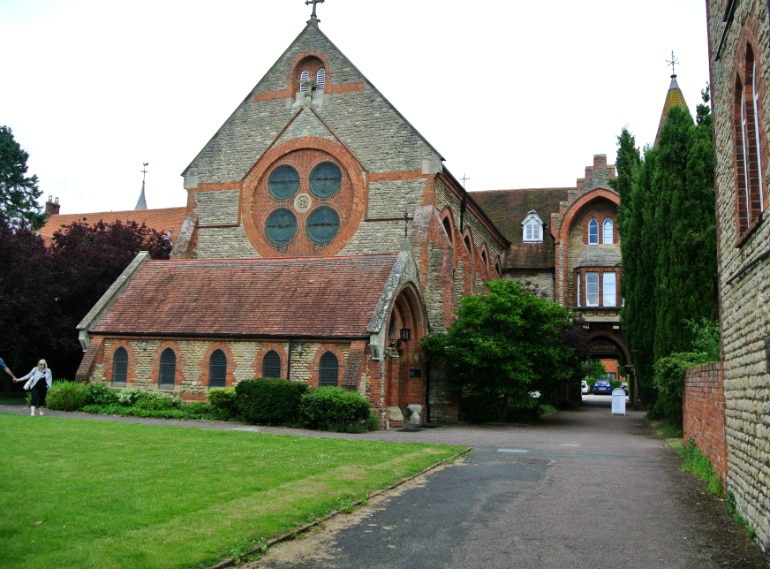 Calcutta Brasserie Stony Stratford Milton Keynes restaurant review church courtyard